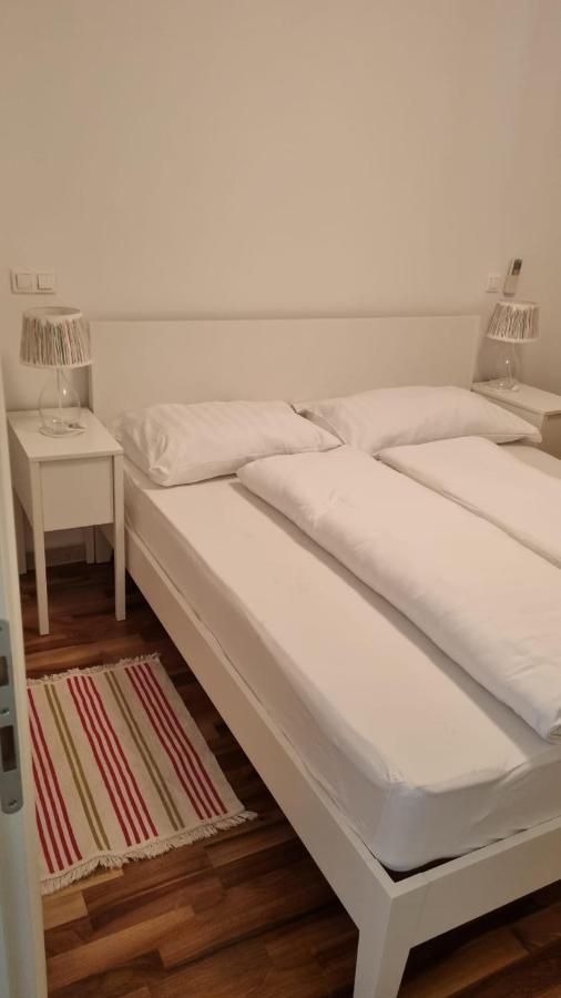 Casa Emma With Pool Apartment Пореч Екстериор снимка