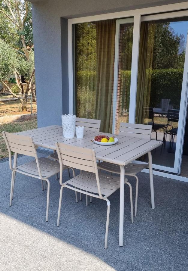 Casa Emma With Pool Apartment Пореч Екстериор снимка